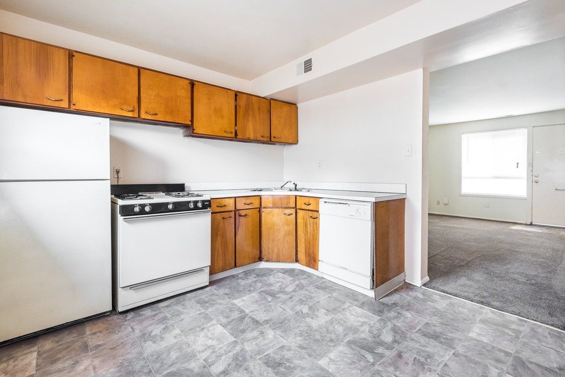 Manchester Lake Townhomes Apartments Richmond, VA Home